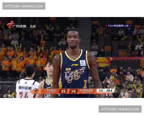 广东外援萨姆纳比赛中滑倒受伤 膝关节出血需休养